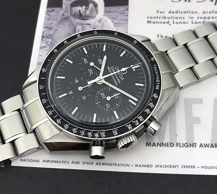 omega speedmaster moonwatch apollo xvii