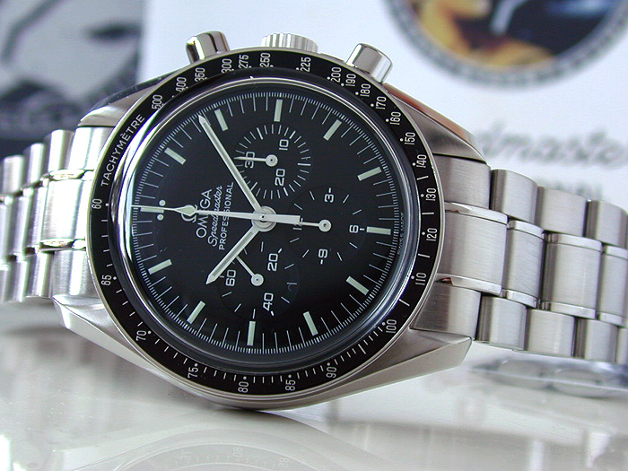 omega speedmaster moonwatch apollo xvii