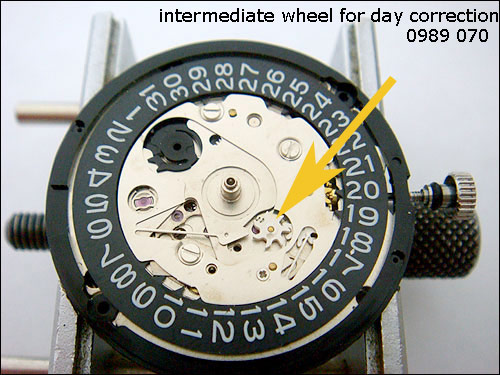 Seiko 7S26 - intermediate wheel for day correction