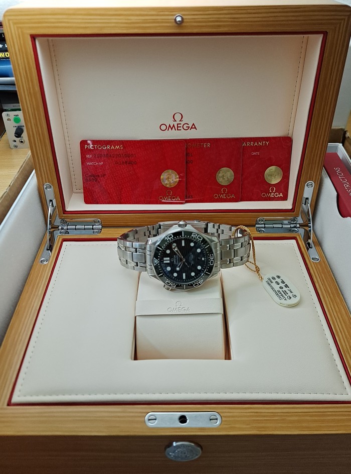 GREEN Omega Seamaster Diver 300M Co-Axial Wristwatch Ref. 210.30.42.20.10.001