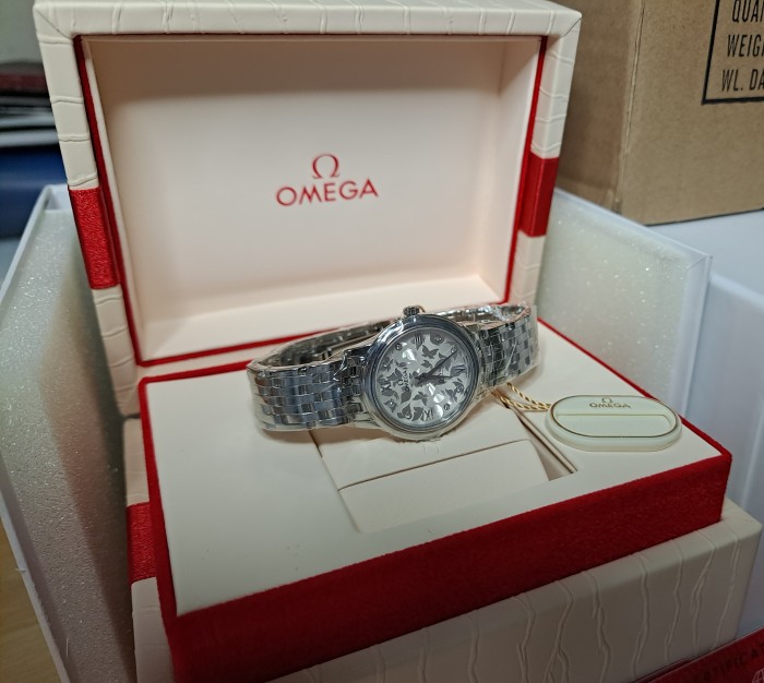 Ladies Omega De Ville Prestige 'Butterfly' Diamond Dial Ref. 424.10.27.60.52.001