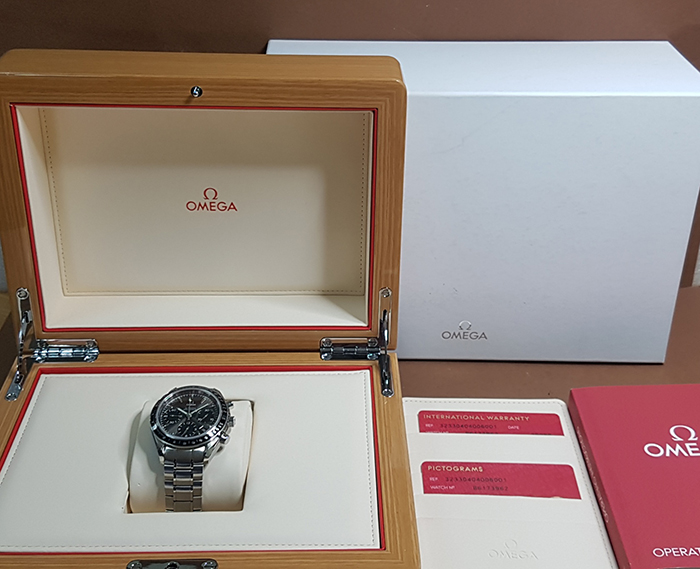 Omega Speedmaster Date Chronograph Wristwatch Ref. 323.30.40.40.06.001
