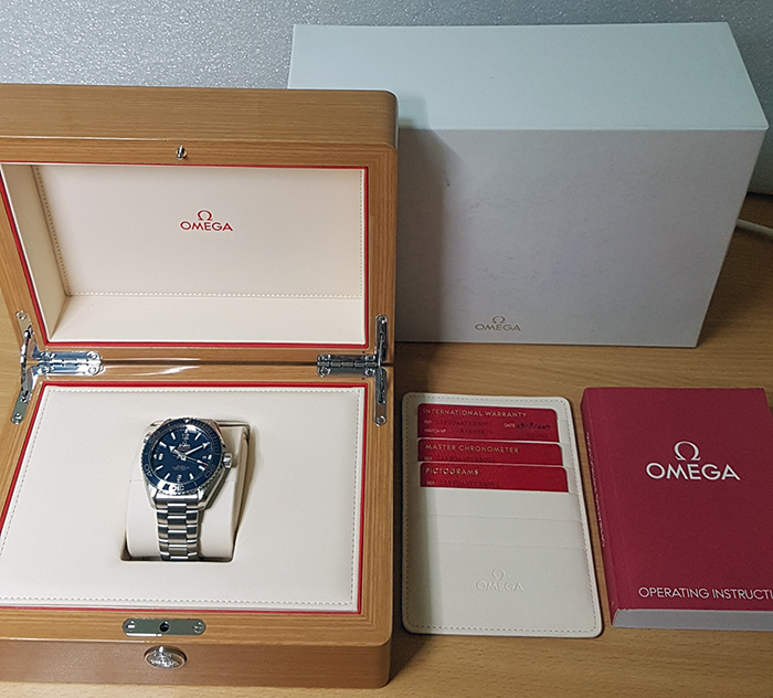Omega Seamaster Planet Ocean Co-Axial Master Chronometer Wristwatch Ref. 215.30.44.21.03.001