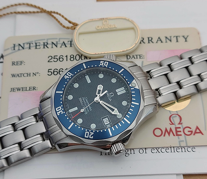 Omega seamaster midsize top quartz