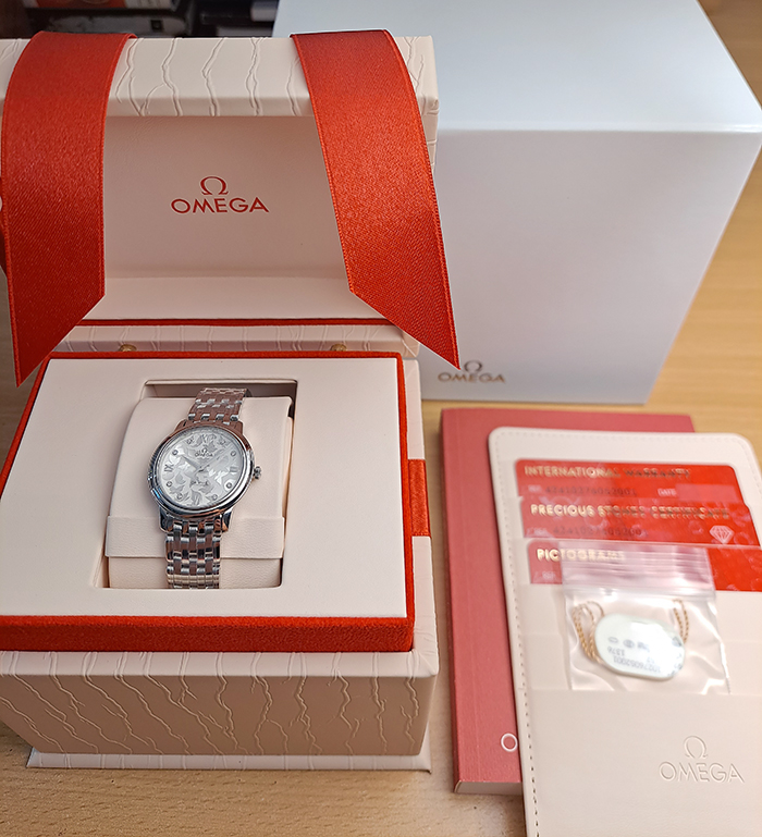 Ladies Omega De Ville Prestige 'Butterfly' Diamond Dial Ref. 424.10.27.60.52.001