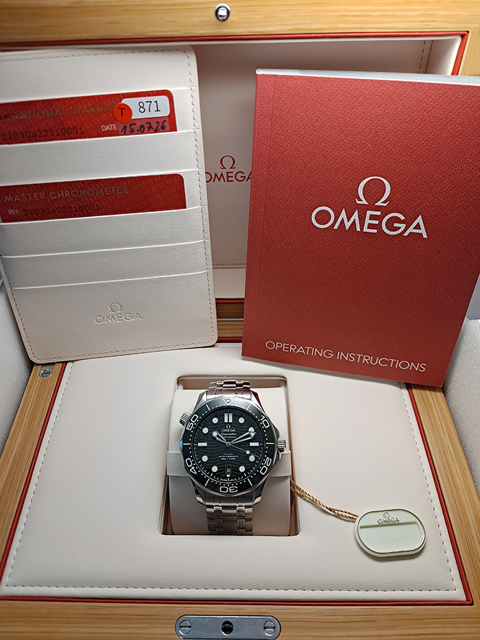 GREEN Omega Seamaster Diver 300M Co-Axial Wristwatch Ref. 210.30.42.20.10.001