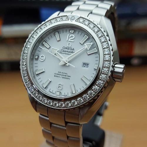Omega Seamaster Planet Ocean 600M Co-Axial Diamond Bezel Wristwatch Ref. 232.15.38.20.04.001